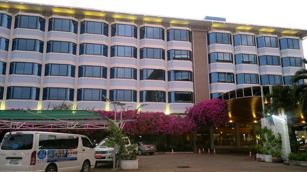 โรงแรม THE MAJESTIC SAKON NAKHON สกลนคร 3* (ไทย) - จาก 538 THB | HOTELMIX